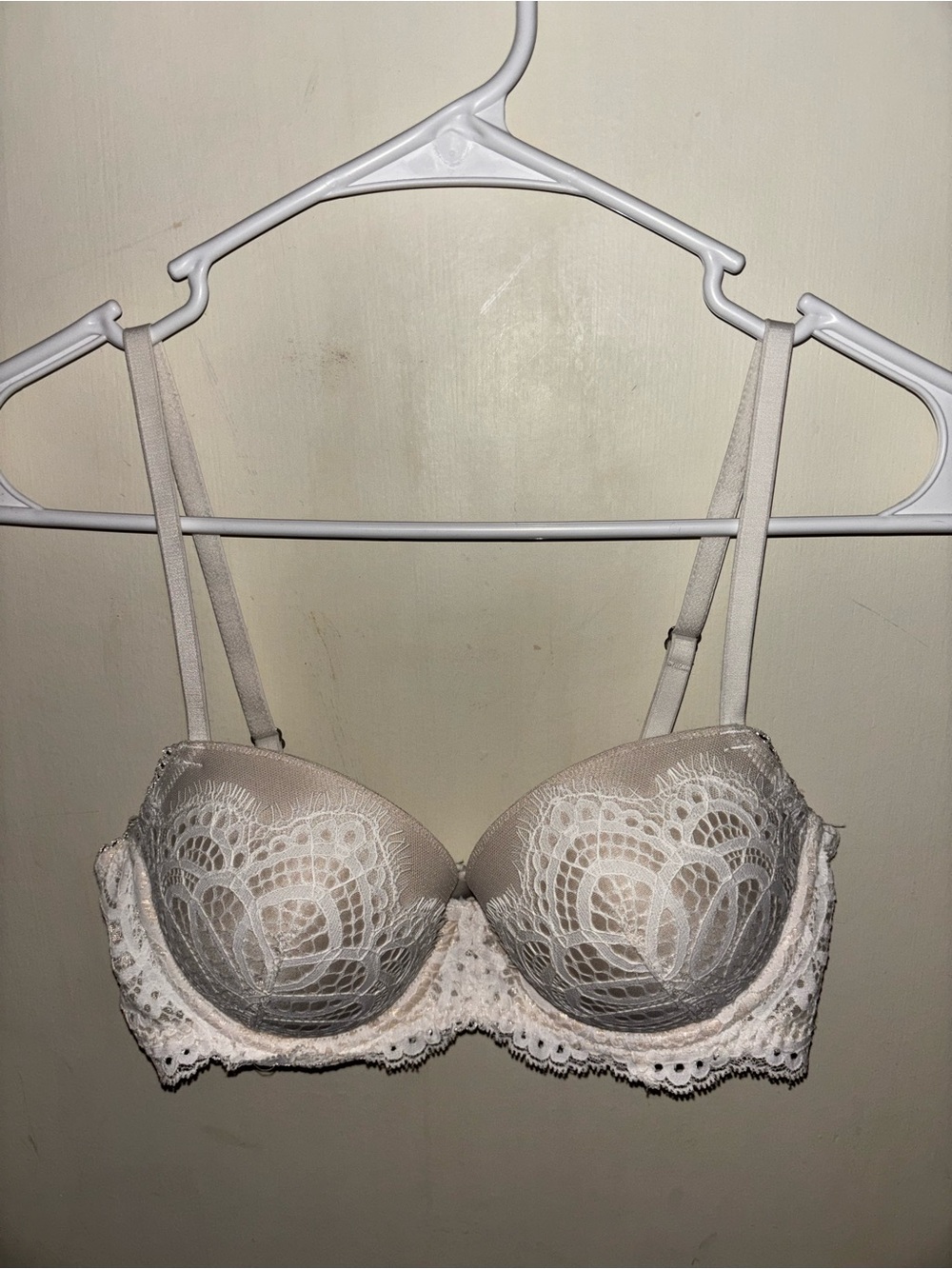 Victoria's Secret Lace Push-Up Bra in Light Beige and White